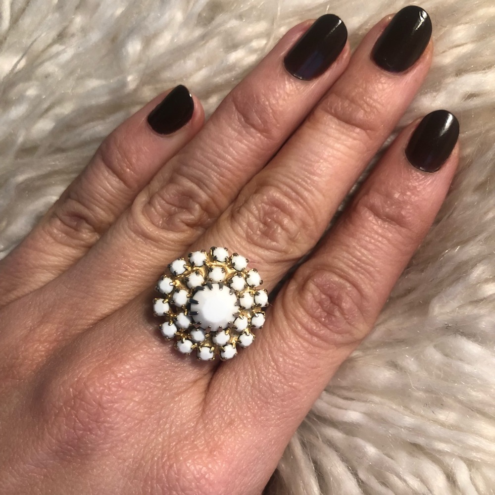 Gold white Flower Ring 6 7 8 vintage